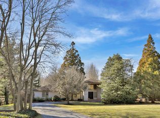 4 Azalea Ln, Rumson, NJ 07760