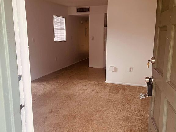 5th image of 108 SW Lincoln Cir N #4