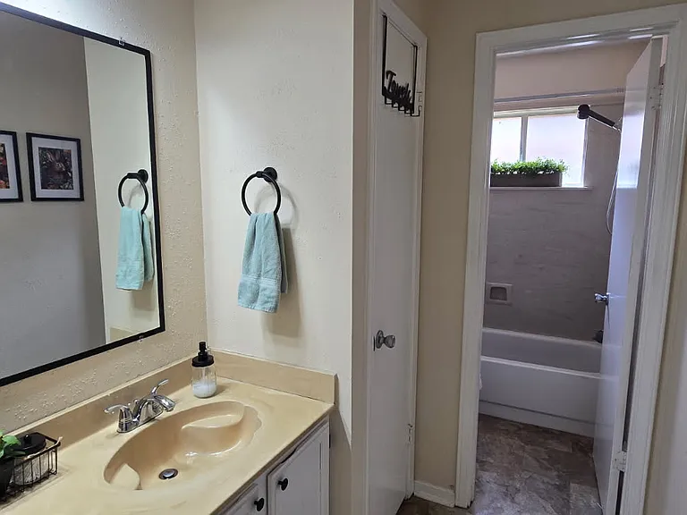 121 Queen Anne Dr — Photo 9