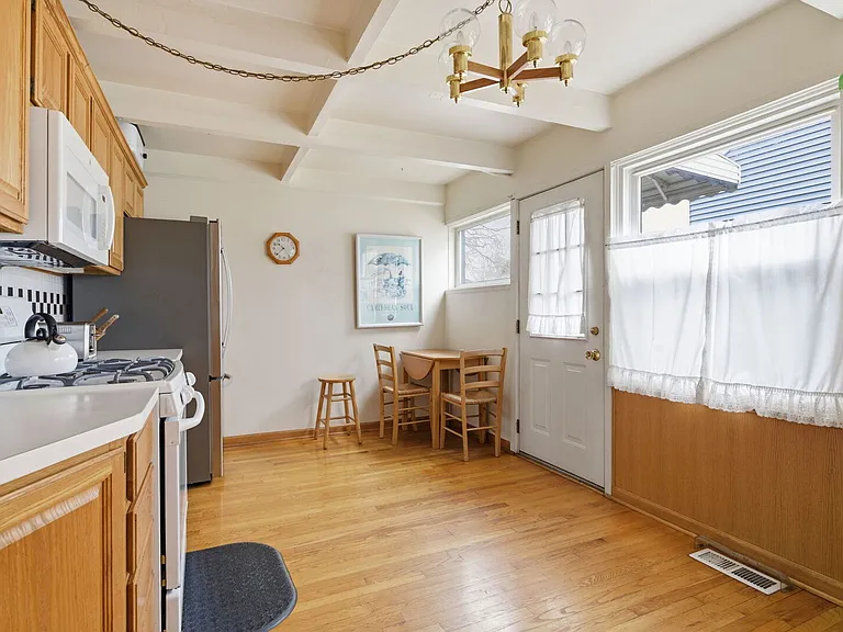 155 E Madison St — Photo 14