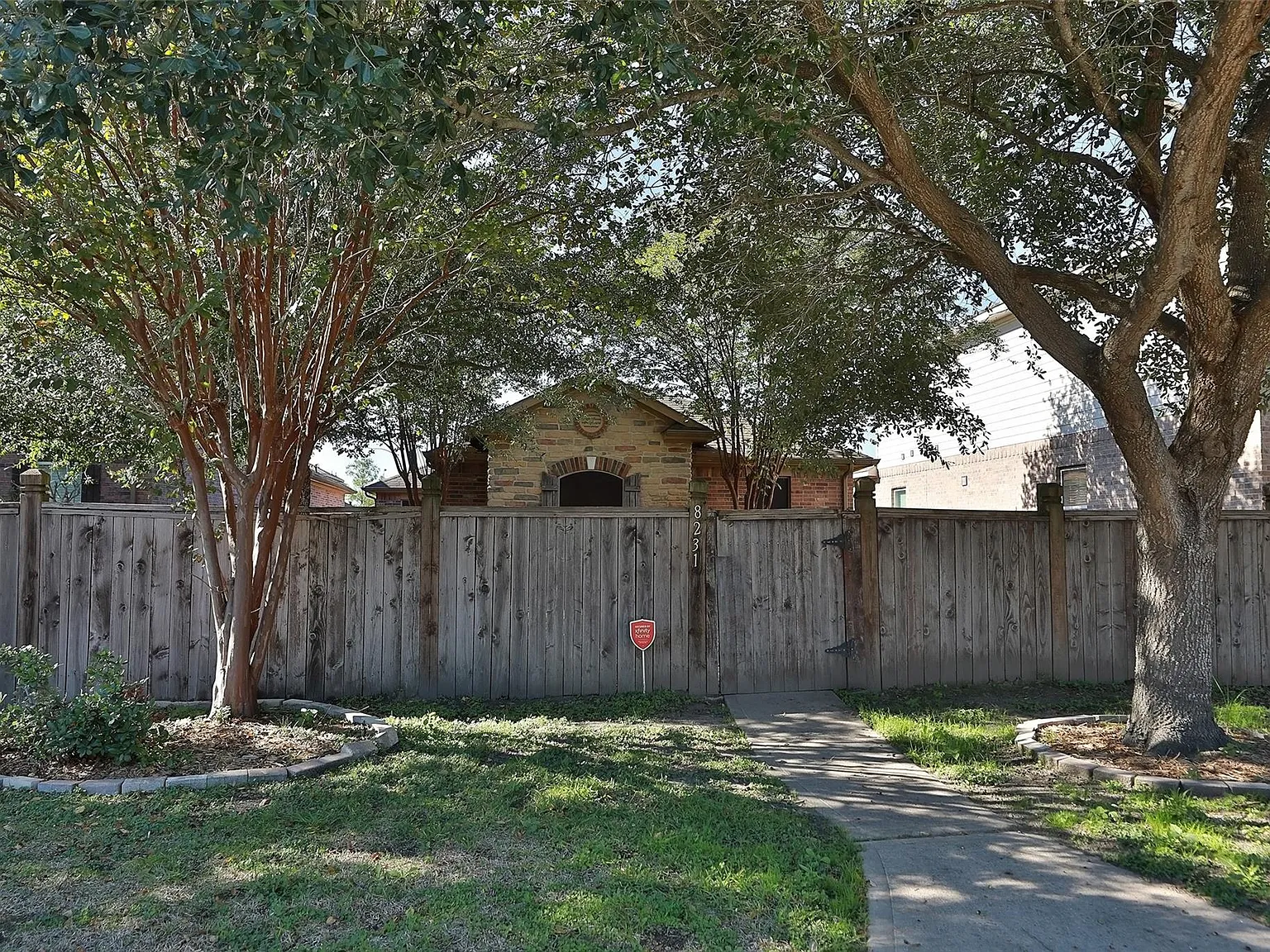 3 bed, 2.0 bath, 1454 sqft, $1,800 — Photo 2