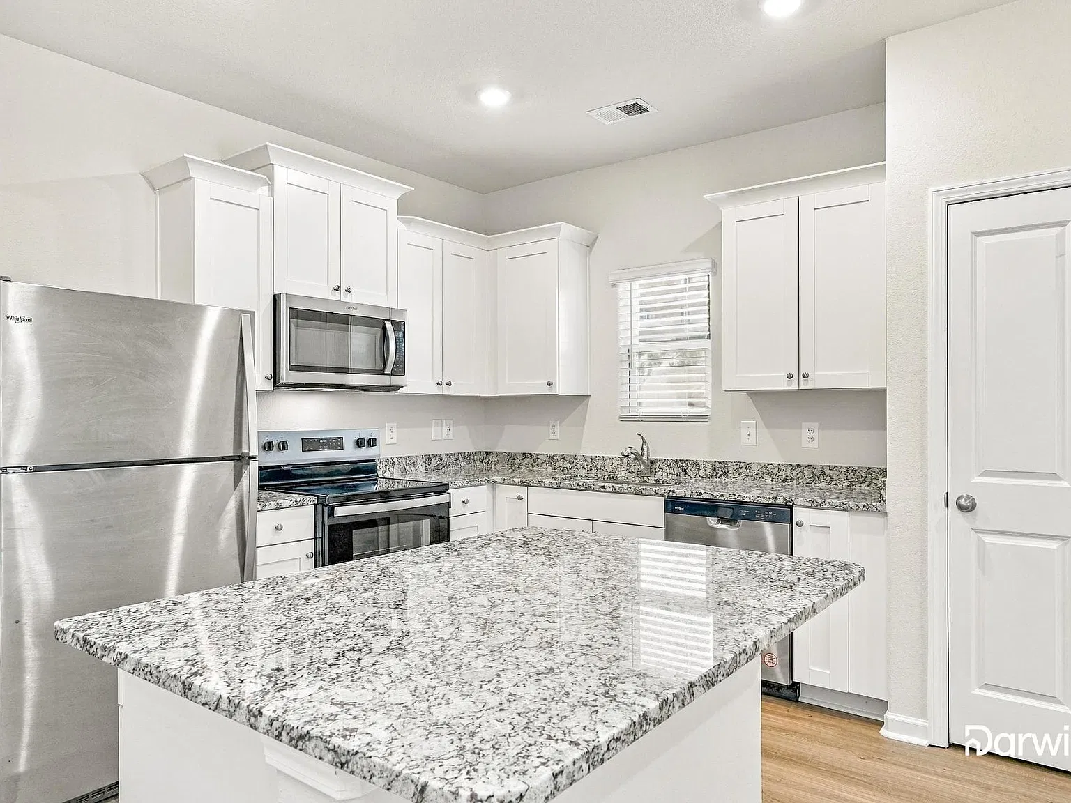 3 bed, 2.0 bath, 1316 sqft, $1,760 — Photo 3