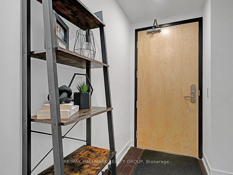 340 Queen St #1302 — Photo 9