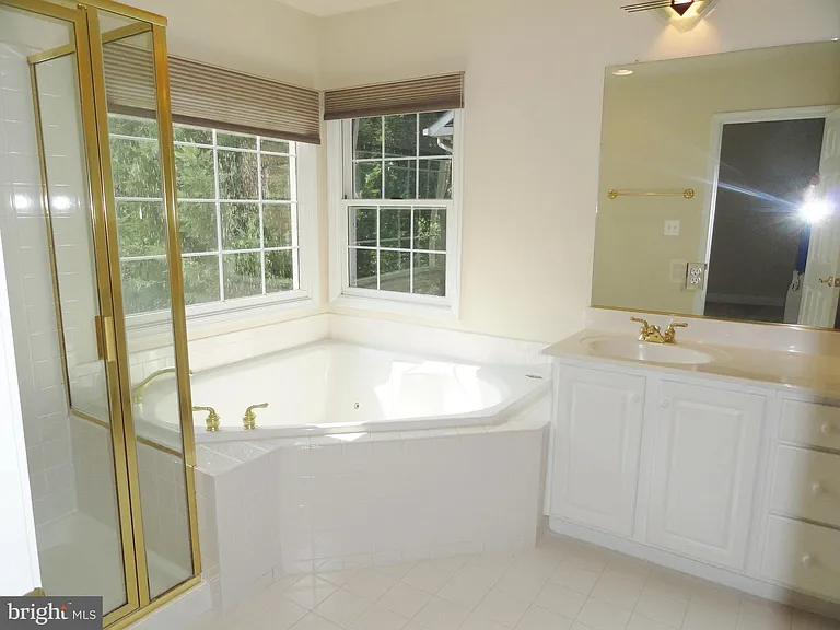 2511 Gadsby Pl — Photo 24