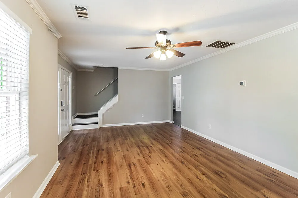 4 bed, 2.0 bath, 2048 sqft, $3,050 — Photo 4
