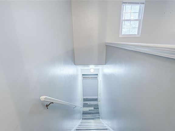 3rd image of 32 Chestnut Ct #D