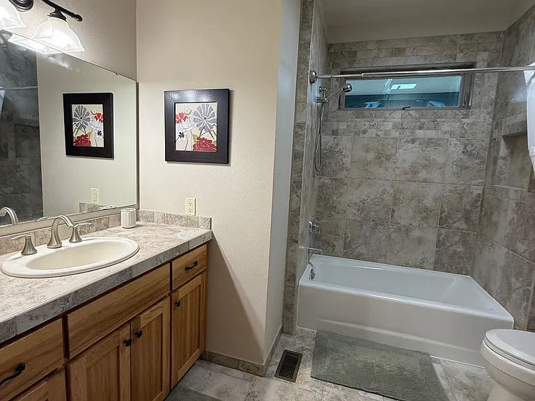 12 E Point Ct — Photo 3