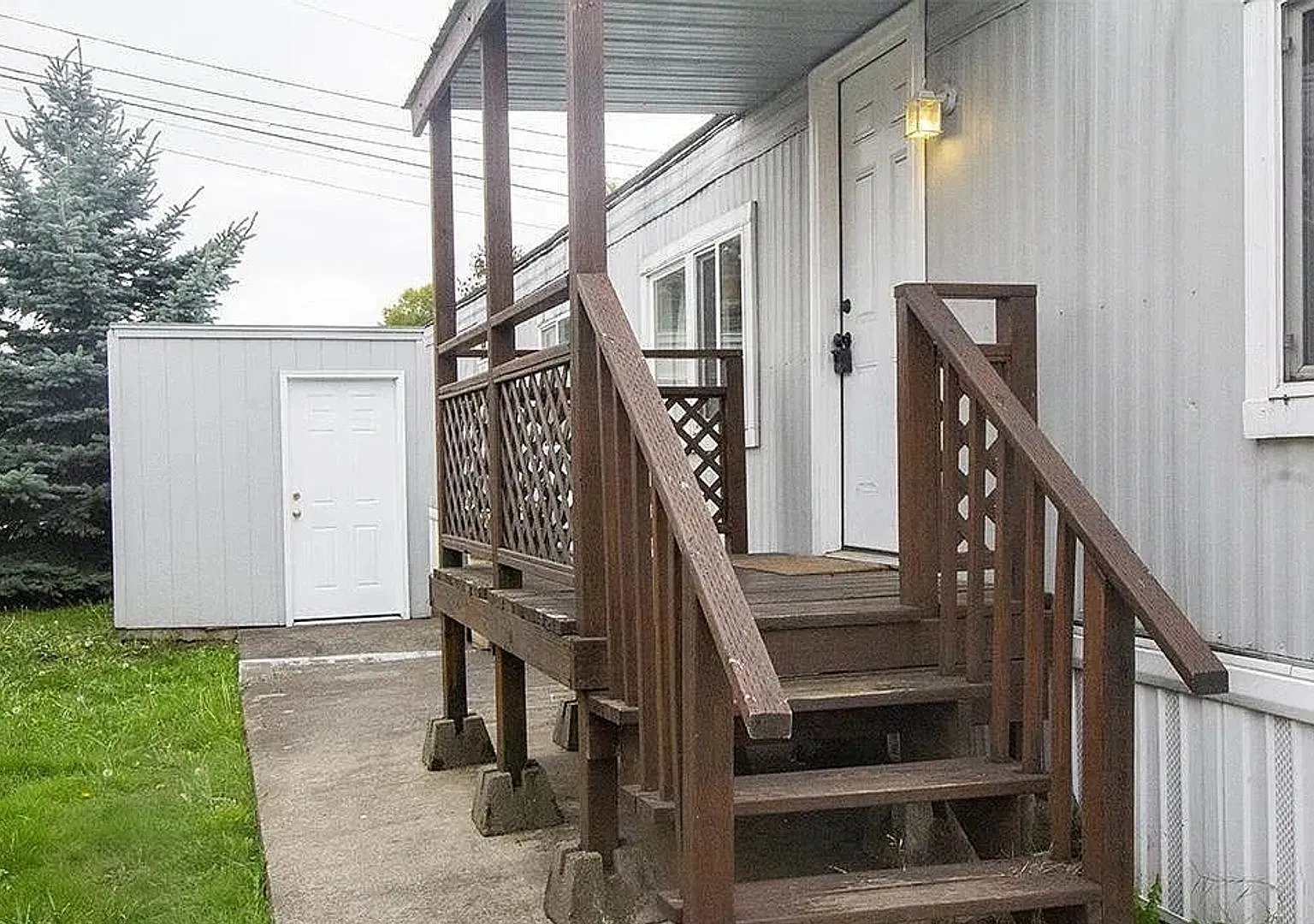 Comfortable 2 Bedroom Manufactured Home in Southtown — Photo 2