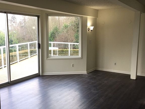 3rd image of 5005 Nicklas Pl NE