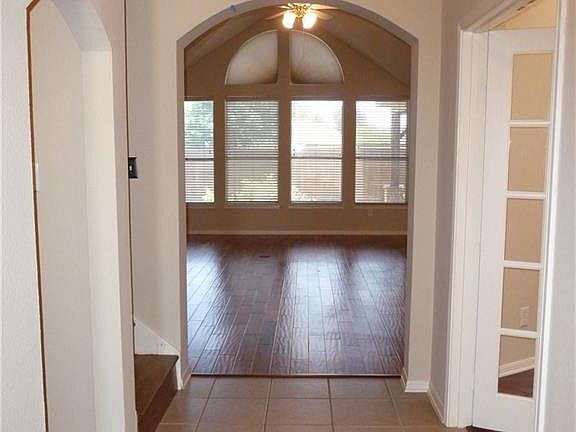 2nd image of 3506 Everglade Ln