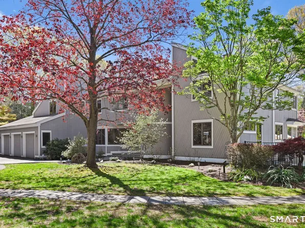 28 Strawberry Lane, Shelton, CT 06484