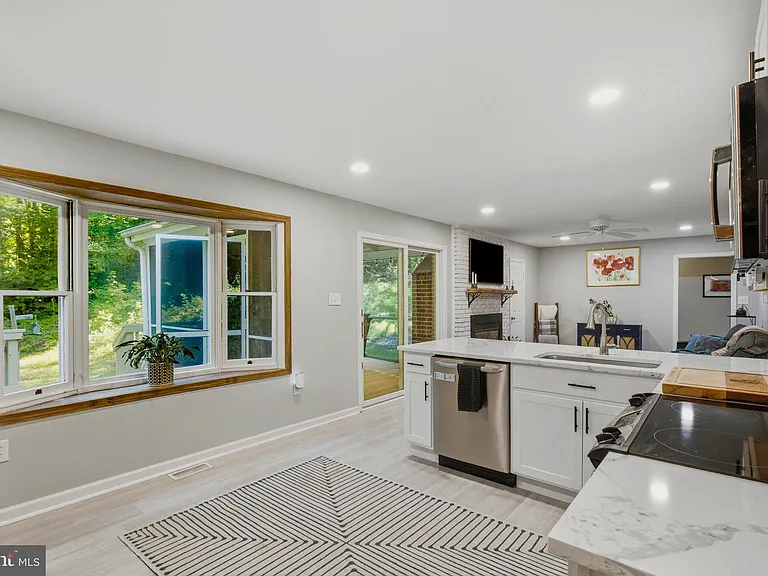 2641 Dogwood Ln — Photo 9