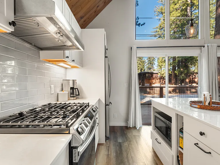 319 Pine St — Photo 18