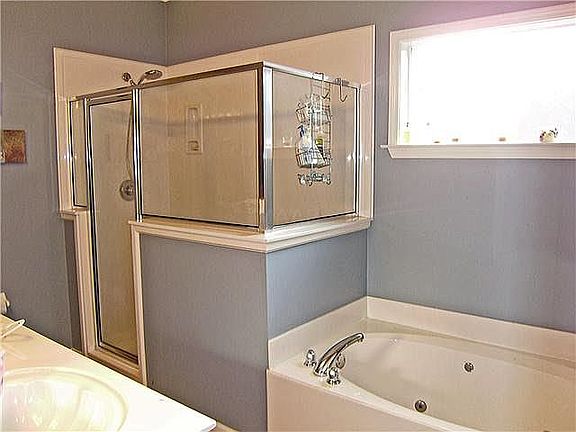 4th image of 8653 Rogers Park Ave