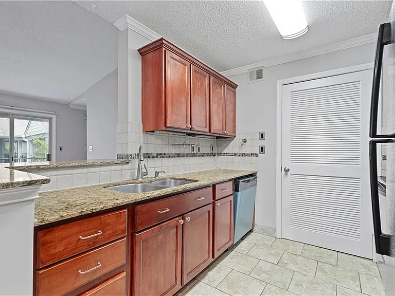 640 Granville Ct — Photo 13