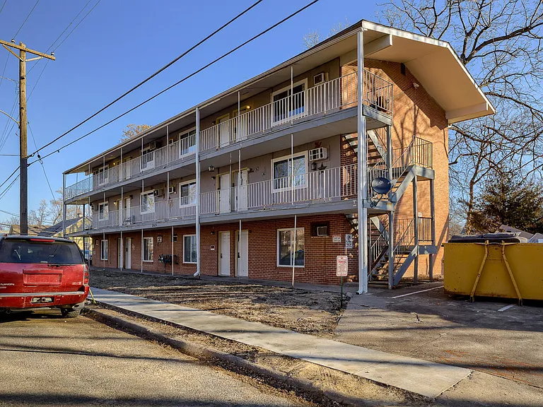 1015 N 47th Ave — Photo 10