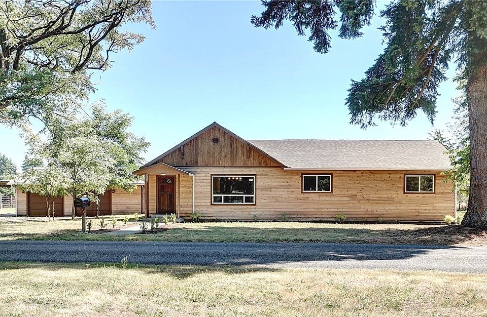Amazing refurbished 1876sf 3 bed, 1.75 baths home on 5 acres! 5 min from I-5!