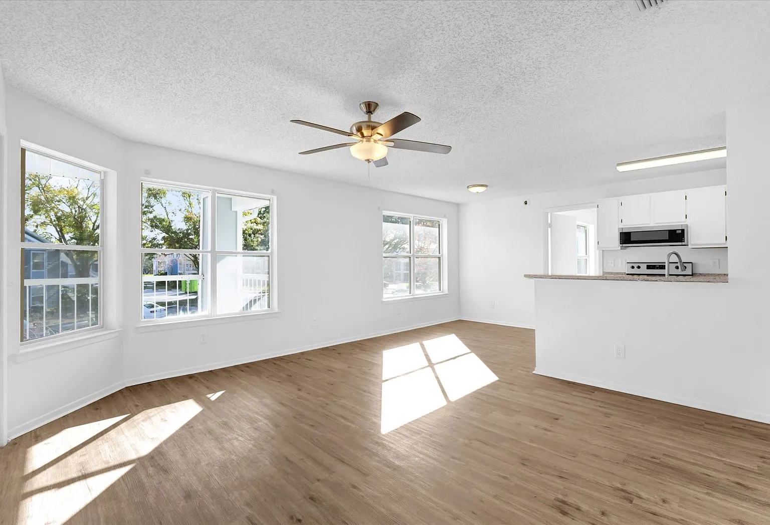 2 bed, 912 sqft, $1,650 — Photo 3