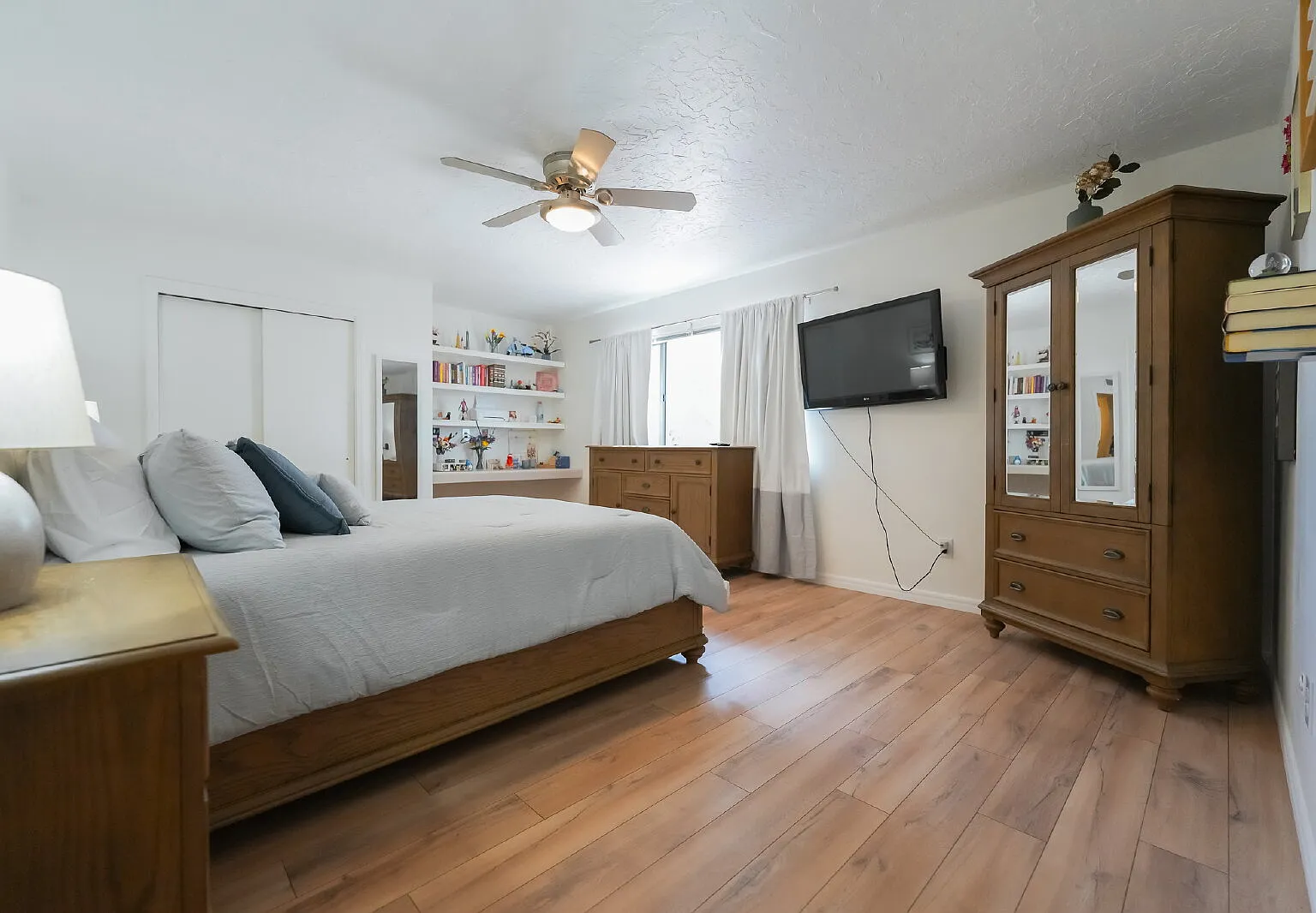1 bed, 1.0 bath, $900 — Photo 1