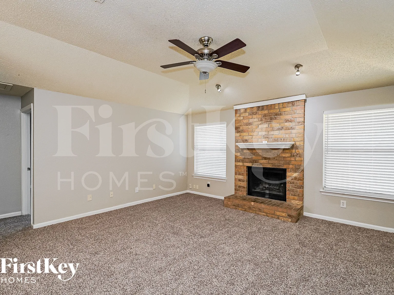 3 bed, 2.5 bath, 2053 sqft, $2,100 — Photo 2