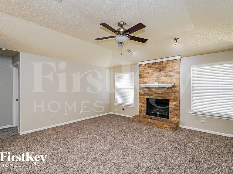 6476 Sudbury Way — Photo 2