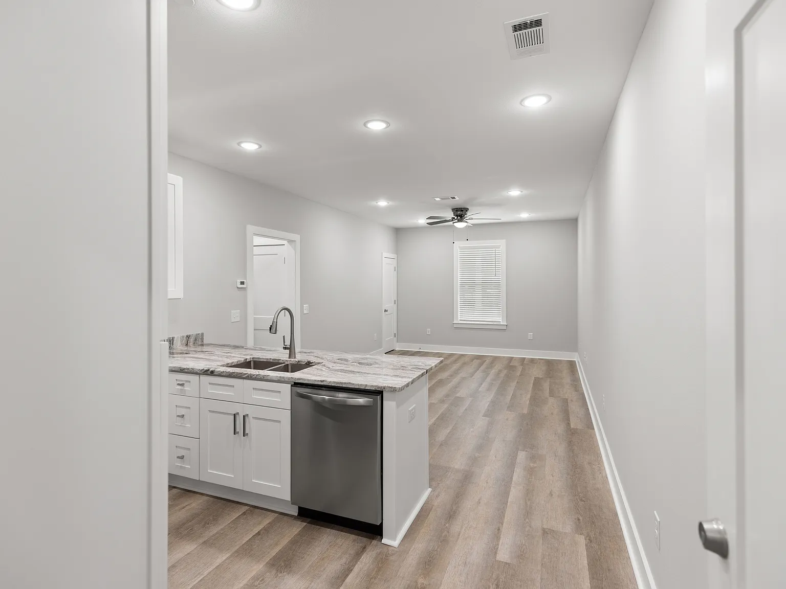 165 South Apartments - 3 — Photo 4