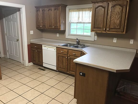 Eat-in kitchen
