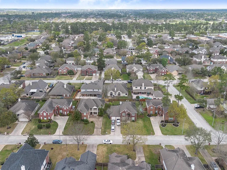 9211 Memorial Hills Dr — Photo 32
