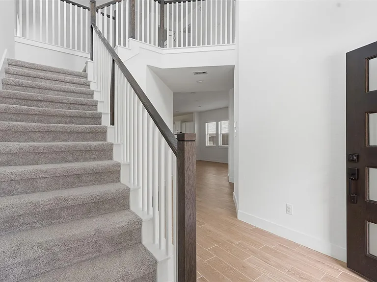 313 Rise Ln — Photo 3