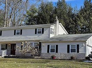 11 Sevilla Dr, Clifton Park, NY 12065