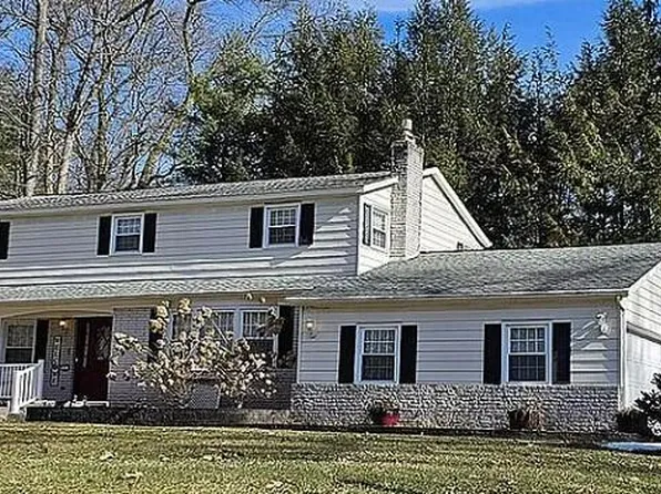 11 Sevilla Drive, Clifton Park, NY 12065