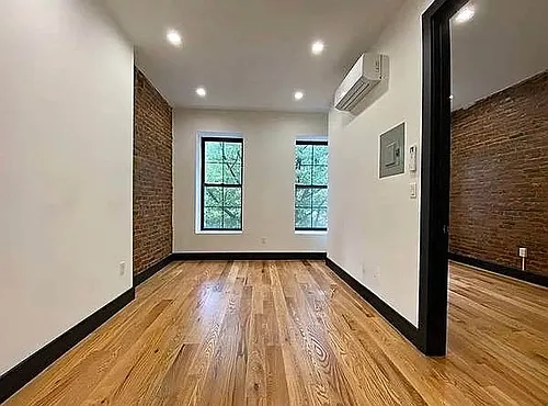 760 Putnam Ave #3 Photo 1