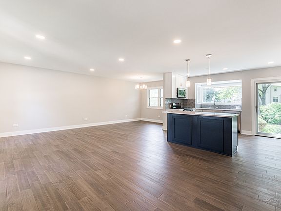 4th image of 237 Grovenor Dr