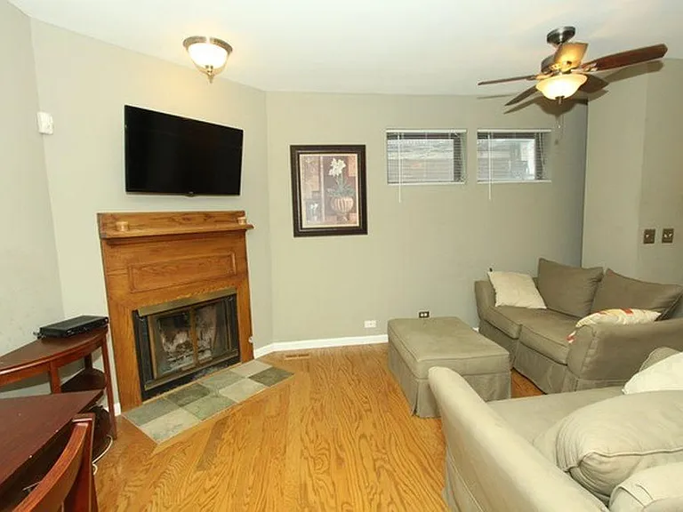 2643 N Southport Ave #E — Photo 5