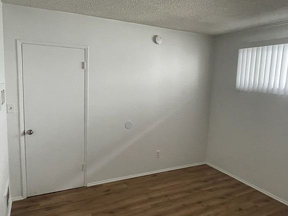 5th image of 1970 N Beachwood Dr