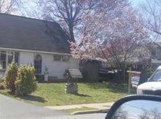 128 Country Club Dr, Glen Burnie, MD 21060