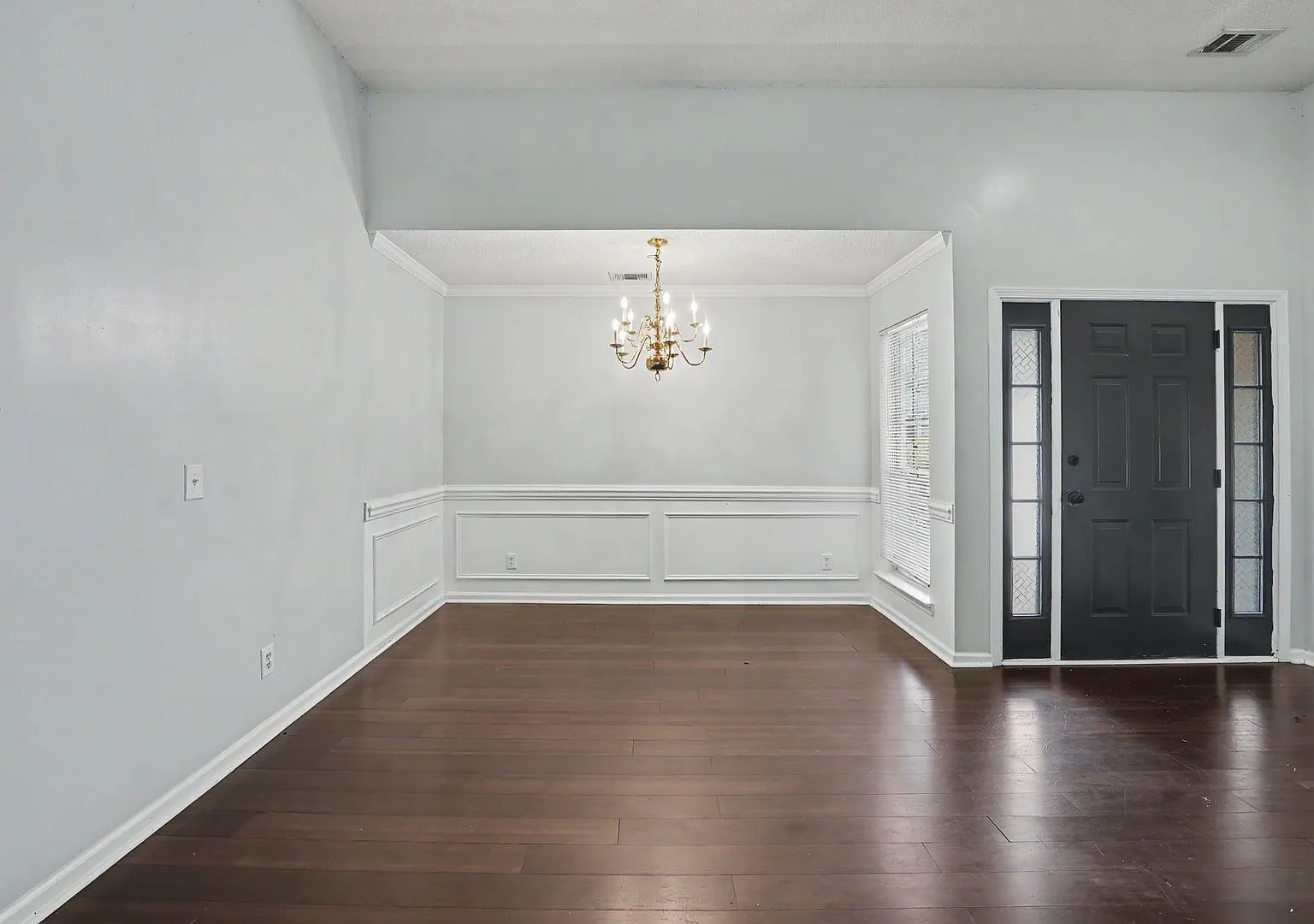 Updated 3 bedroom House in Georgetown — Photo 4