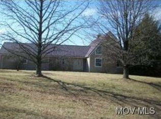 6042 Union Campground Rd, Letart, WV 25253