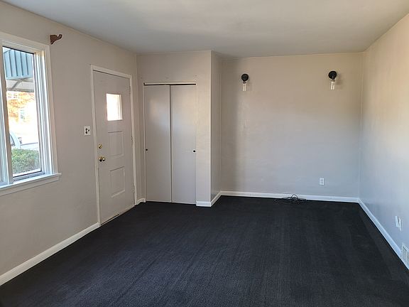 3rd image of 634 Earl Ave