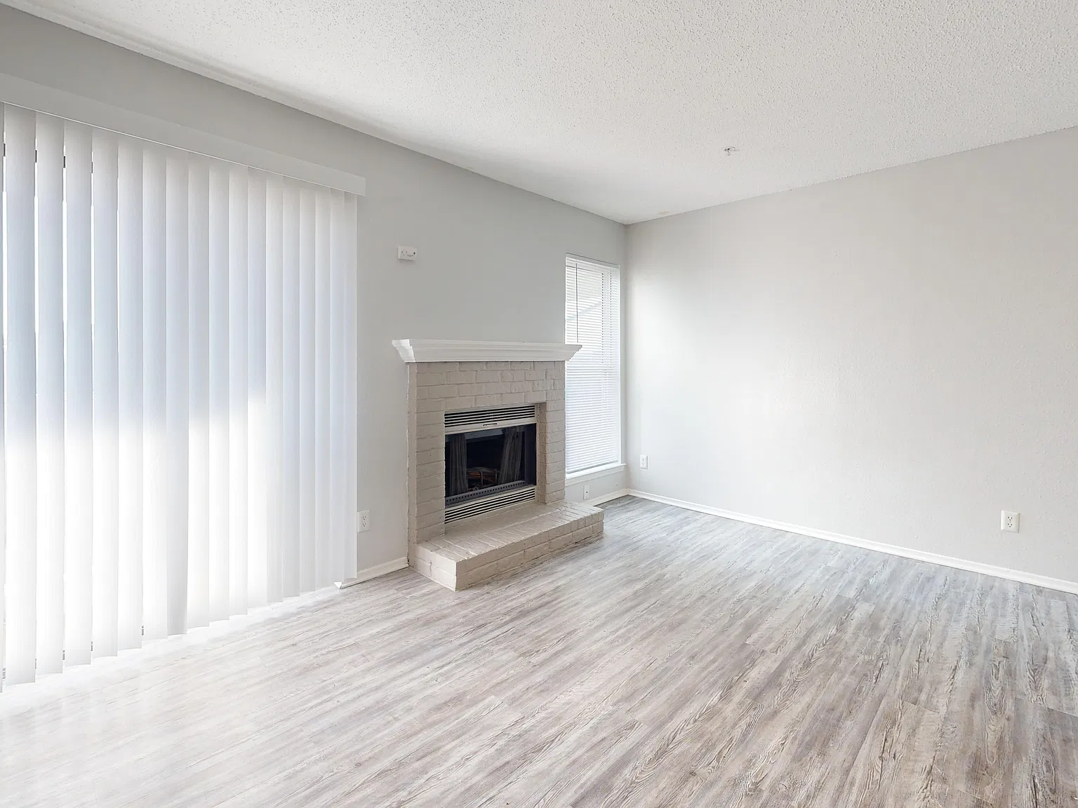 Luna Apartments — Photo 2