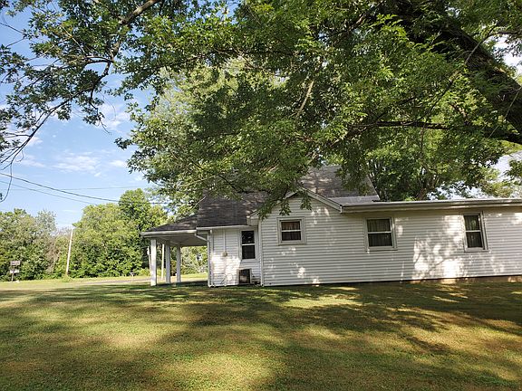 Side view of house 