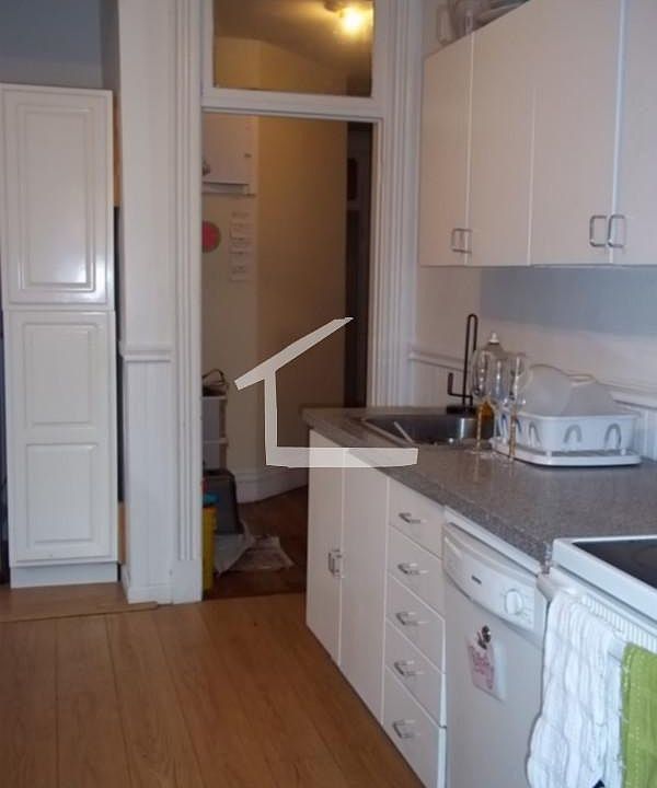 2nd image of 11 Euston St #Lm3