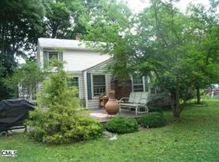 4 Pomperaug Rd, Sandy Hook, CT 06482