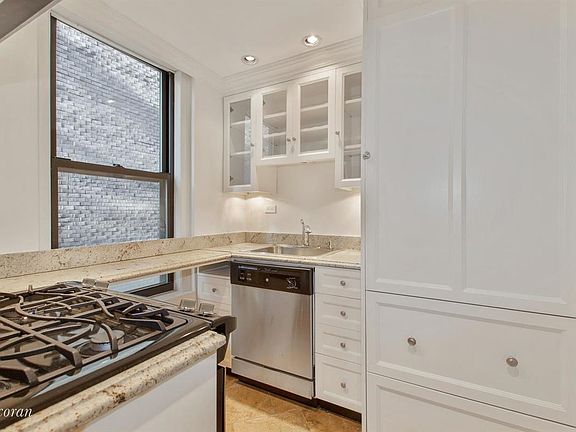 4th image of 30 Beekman Pl #4B