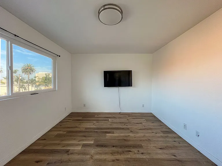 110 S Eucalyptus Ave — Photo 12
