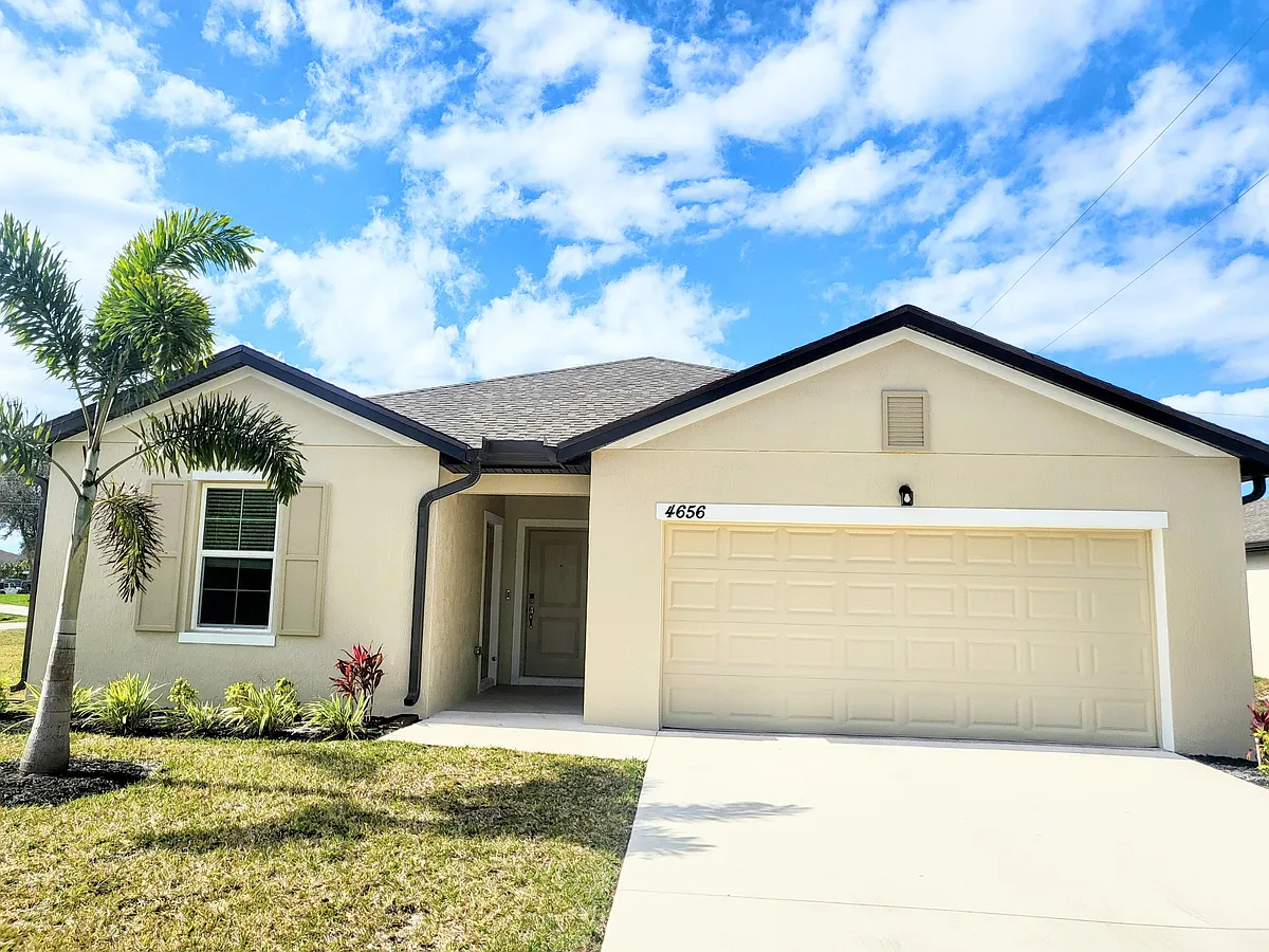 Building Photo - 4656 SW Lassiter Ter #1