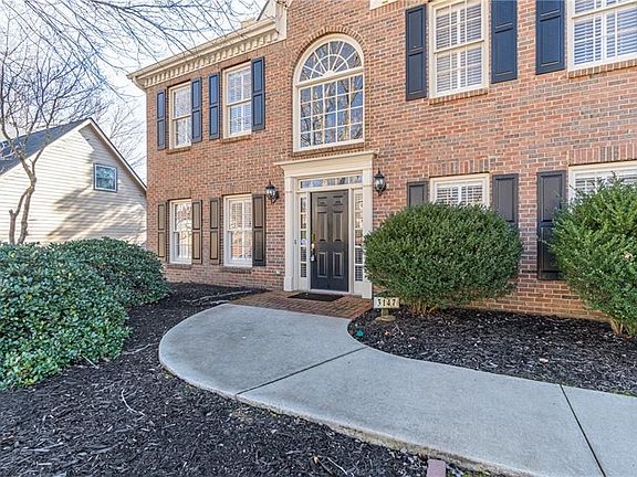 5th image of 3147 Crestmont Way NW