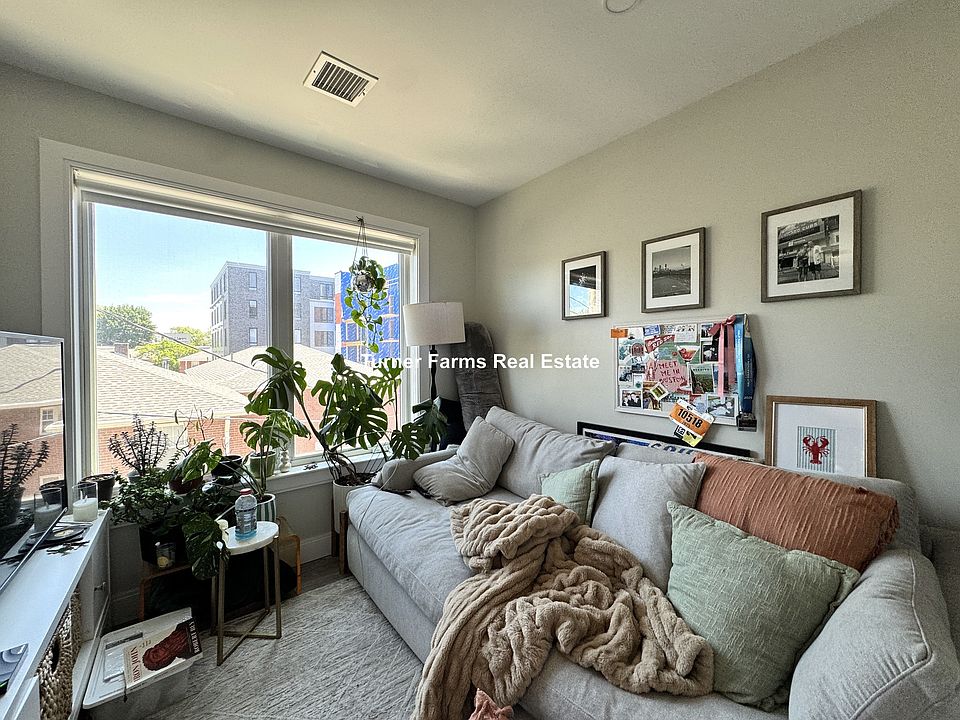 1st image of 200F Old Colony Ave #309