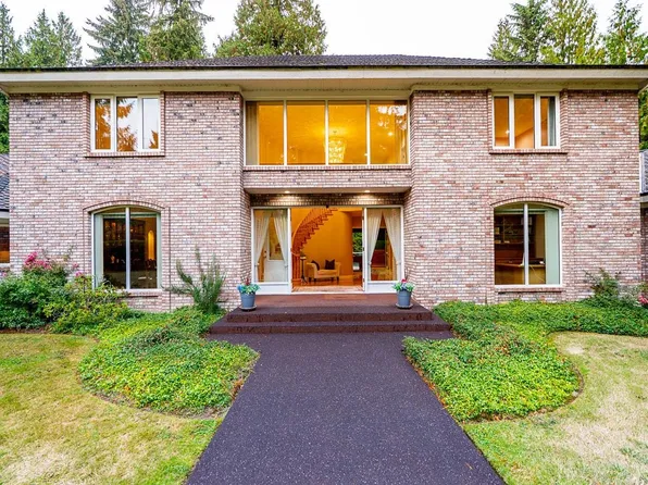 13511 Woodcrest Dr, Surrey, BC V4P 1W3