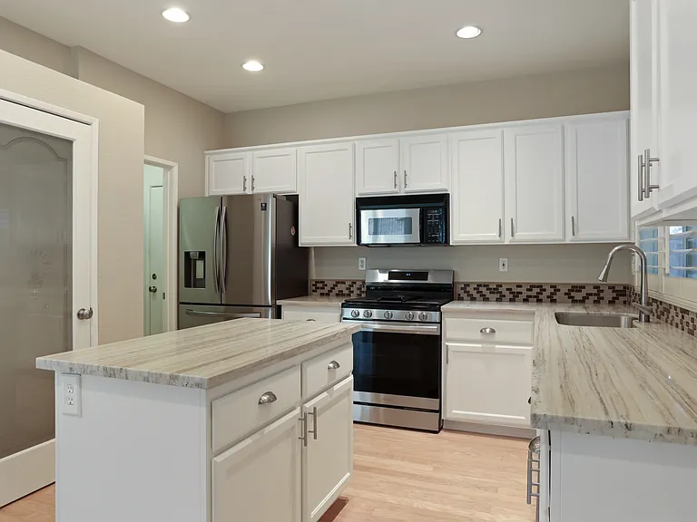6687 Brook Falls Cir — Photo 2